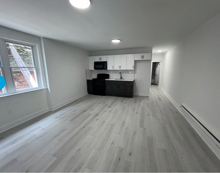 Building Photo - 2702 W 7th St