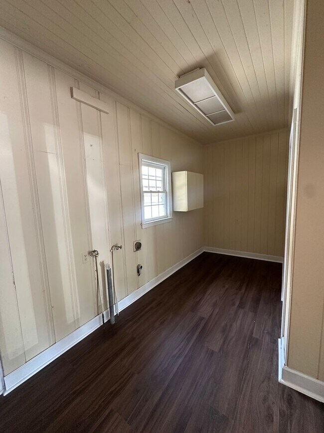 Building Photo - 3 Bedroom Ranch in Gainesville!
