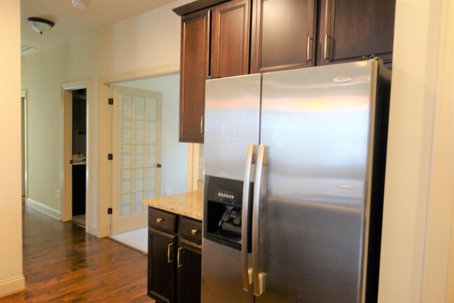 Building Photo - 210 Windthistle Dr