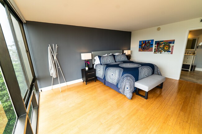 Building Photo - 4337 Marina City Dr