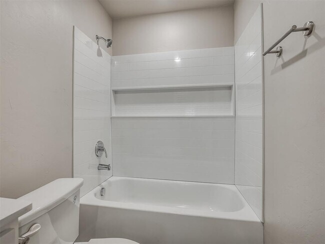 Building Photo - 206 Gray St