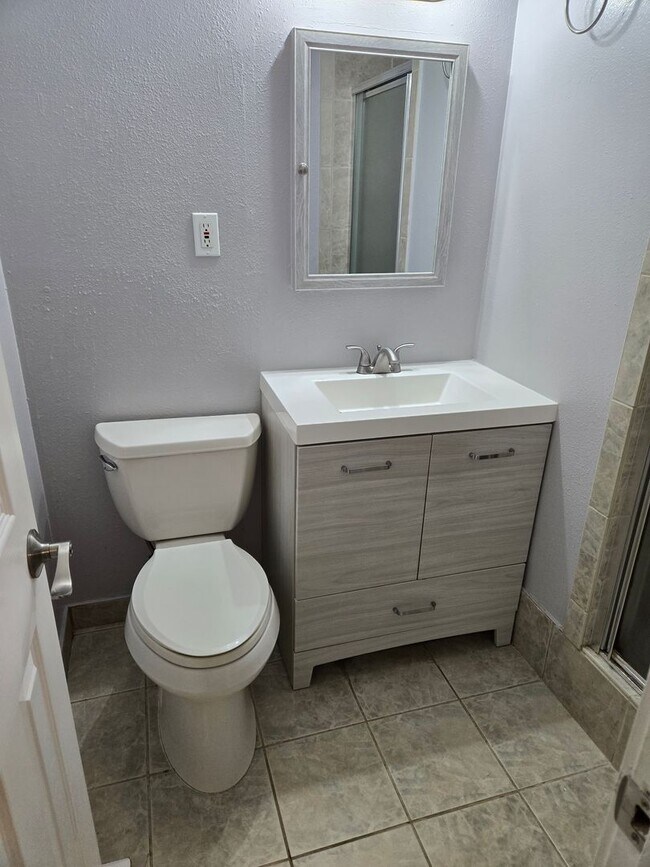 Building Photo - HUGE Bonus room ! Remodeled !  Hardwood Flooring Throughout & New Carpet in Bedrooms, Tile, Grani...