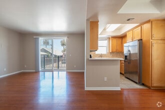 Building Photo - OSM USC Housing