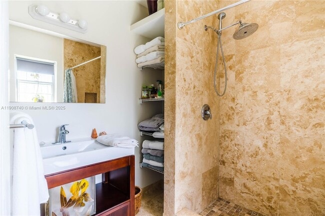 Building Photo - 1921 SW 18th Ave