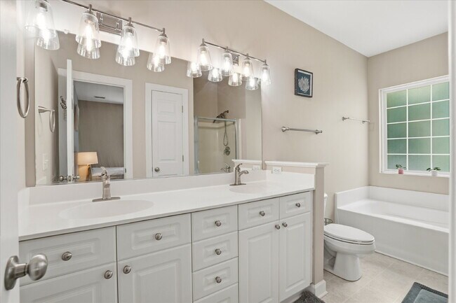 Building Photo - 407 S Elgin Ct