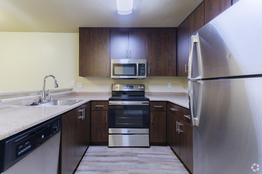 1BR, 1BA - 720 SF - Sunrise Creek Apartments