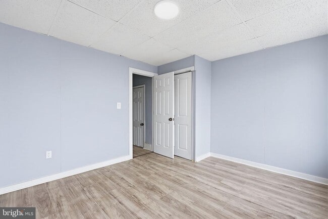 Building Photo - 25 Lily St