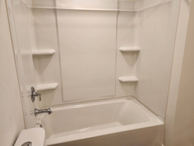 Building Photo - Great 4 Bd 2 Ba Home in Taylorsville