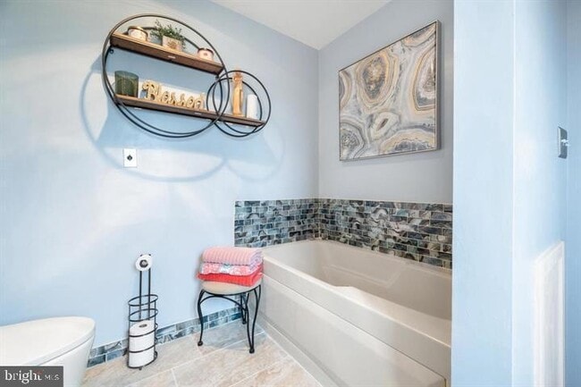 Building Photo - 5213 Le Parc Dr