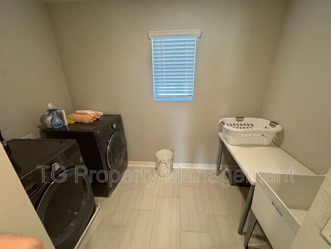 Building Photo - 217 Red Barn Rd