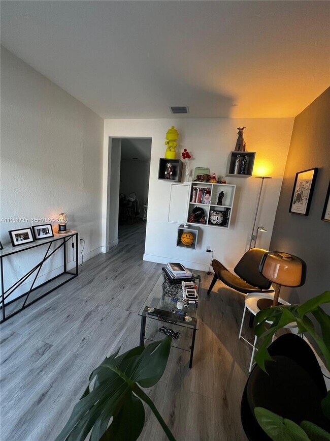 Building Photo - 5942 Mustang Manor