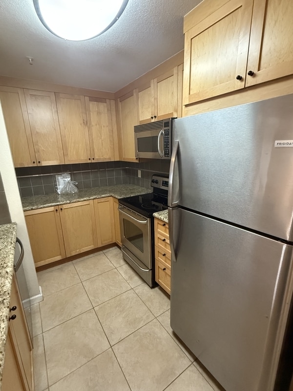 Building Photo - 3550 Lebon Dr