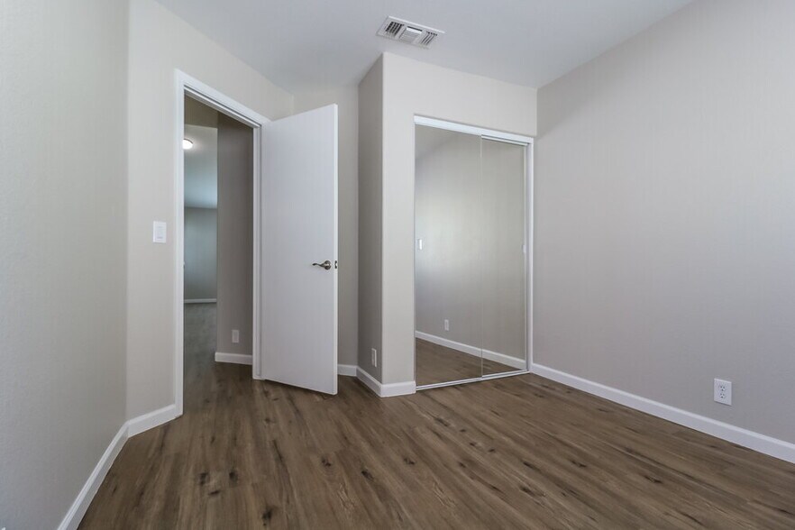 Building Photo - 8936 W Fullam St