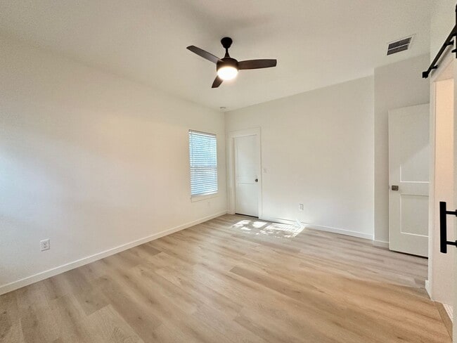 Building Photo - Gorgeous New Home! Close to Historic District and Beach