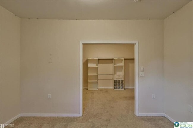 Building Photo - 2811 Kingsview Ave