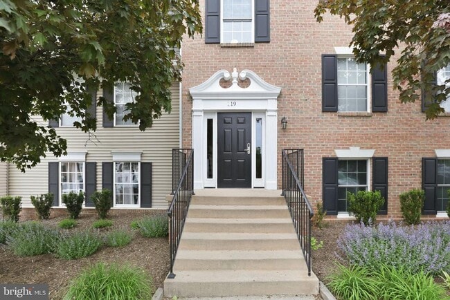 Building Photo - 119 Fort Evans Rd SE