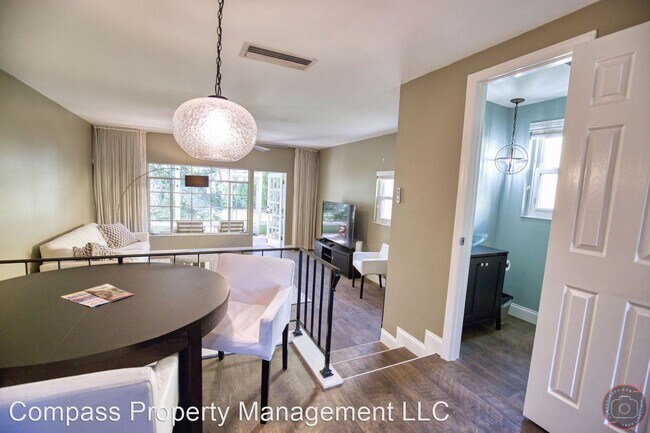 Building Photo - 2 br, 1.5 bath House - 713 W. Venice Ave.