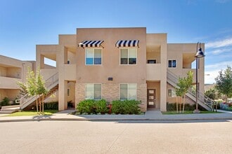 Building Photo - 94- #4 N. Oakview Drive