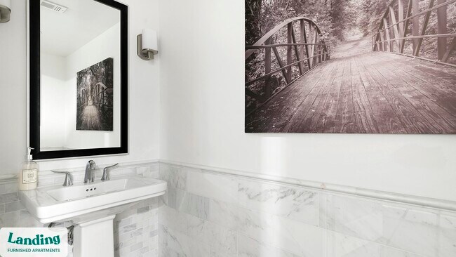 Building Photo - 777 Preston St