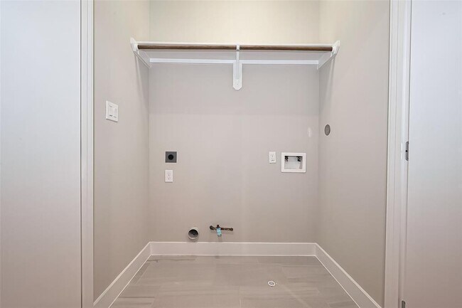 Building Photo - 8106 Esther Acres Ln