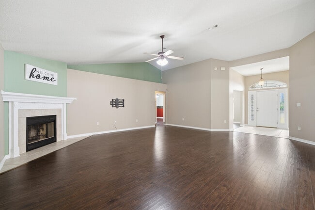 Building Photo - 2490 Pepper Dr