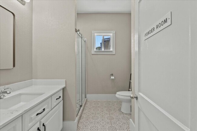 Building Photo - 213 Grace St