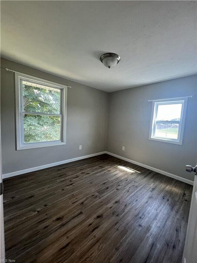 Building Photo - 454 Kling St