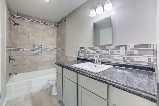 Building Photo - Gorgeous Midtown 3 Bedroom Remodel!