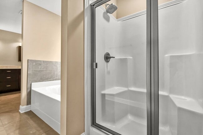 Building Photo - Pet Friendly Three Bedroom!