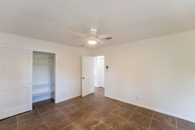 Building Photo - Hidden Gem | 4 bed 3 bath home in highly sought after Windsor Park!!!