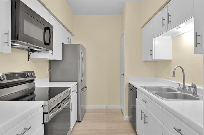 Building Photo - 9850 Pagewood Ln