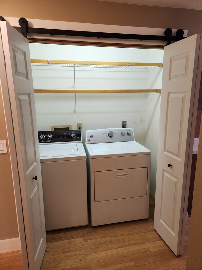 Laundry - 1502 W Weiland Ln