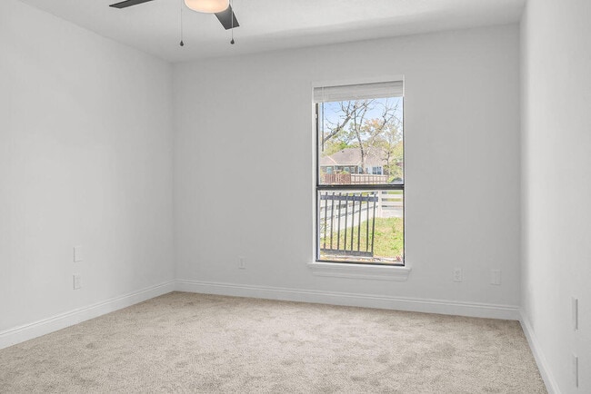 Building Photo - 2115 Stallion Rd