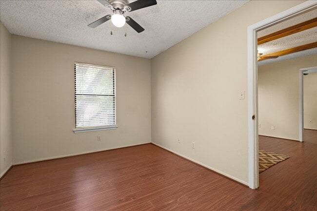 Building Photo - Great Location, Immediate Move In available - 2 bed / 2 bath Condo - 100% off First Month's rent!