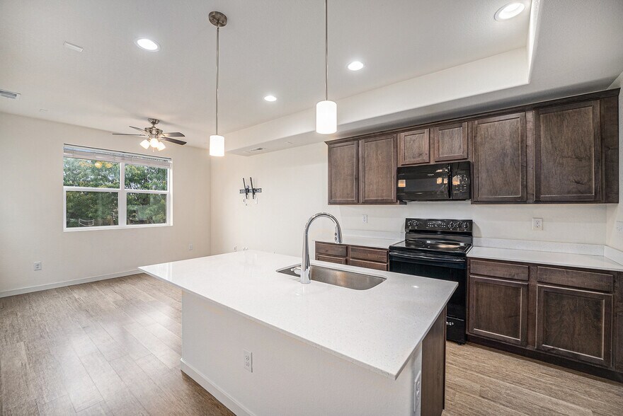 Building Photo - 9790 Clermont Ln