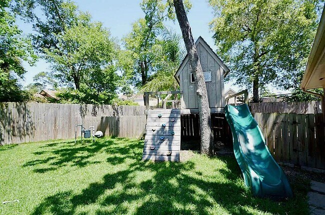 Building Photo - 3202 Bayou Dr