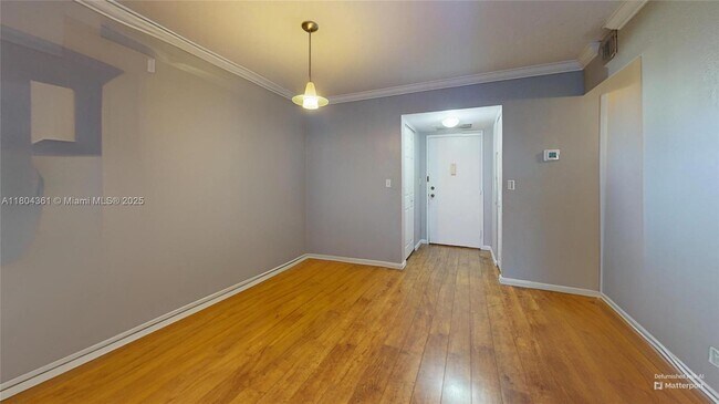 Building Photo - 800 Parkview Dr