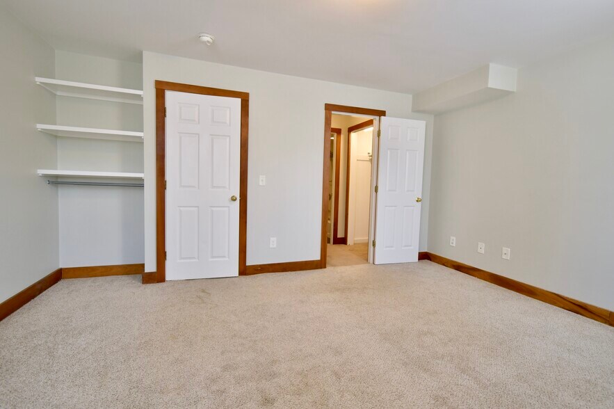 Building Photo - 39E Bellis Cir