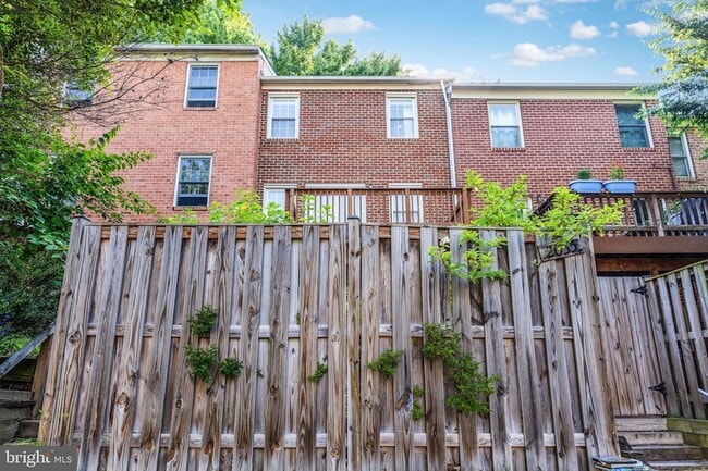 Building Photo - 2035 S Glebe Rd