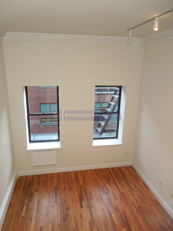 Building Photo - 525 W 49th St