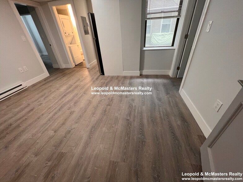 Building Photo - 67 Park Dr