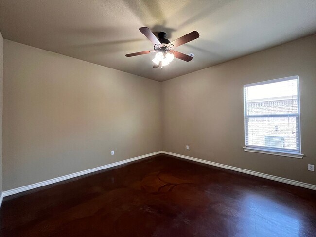 Building Photo - 3 bedroom home