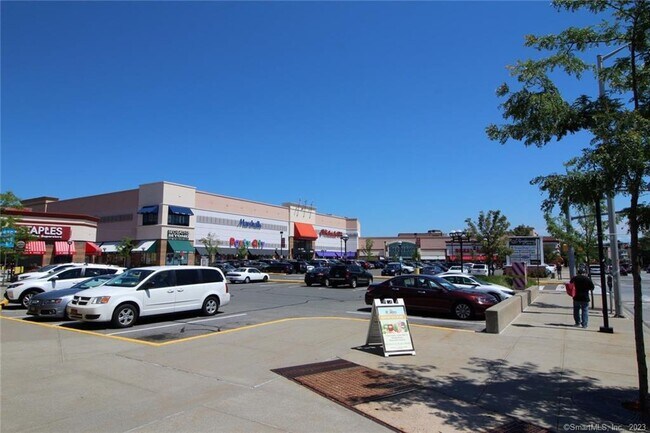 Building Photo - 60 Strawberry Hill Ave
