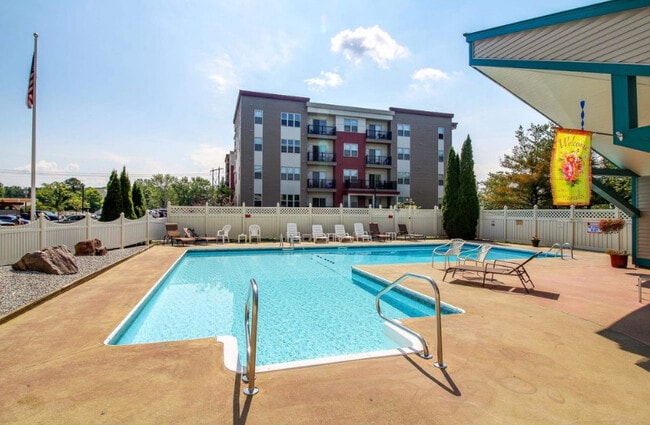 Building Photo - 10 Kellogg Rd