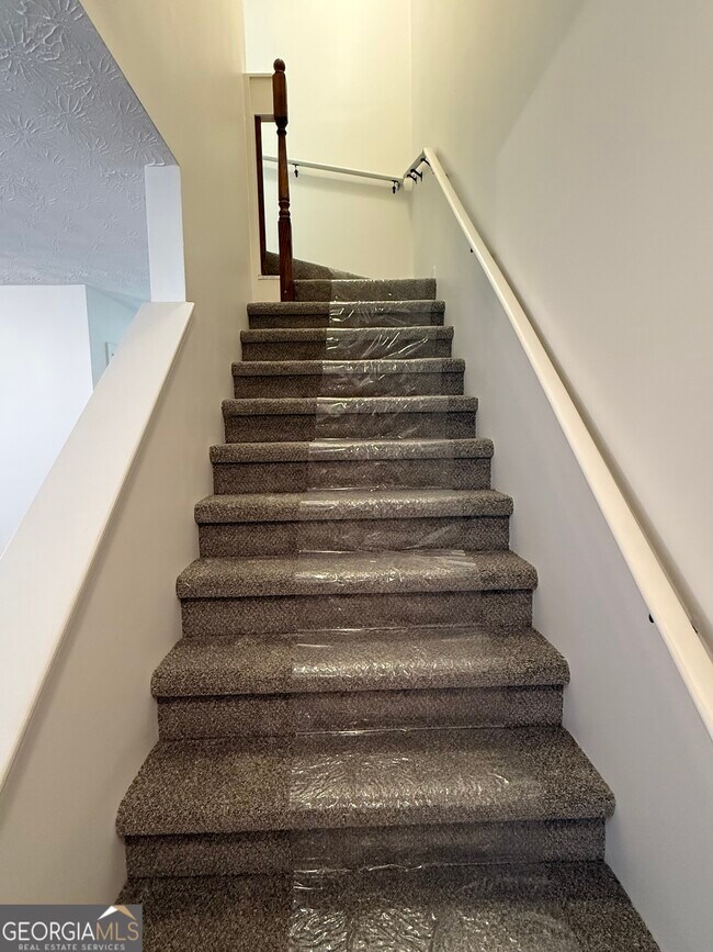 Building Photo - 160 2nd St