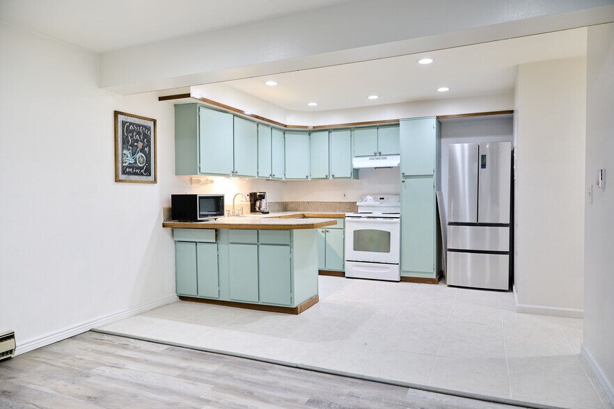 Building Photo - 9366 Fall River Rd