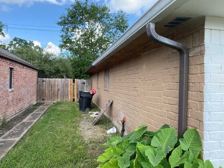 Building Photo - 8019 Beech Cove Ln