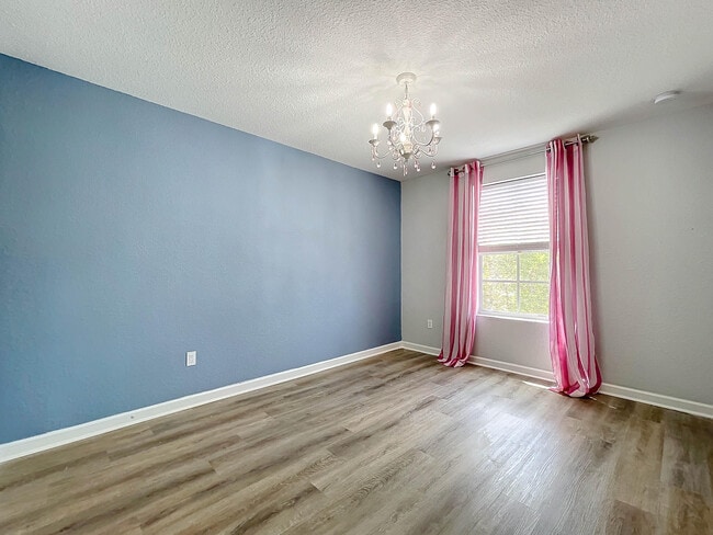 Building Photo - 4999 Haverhill Pointe Dr