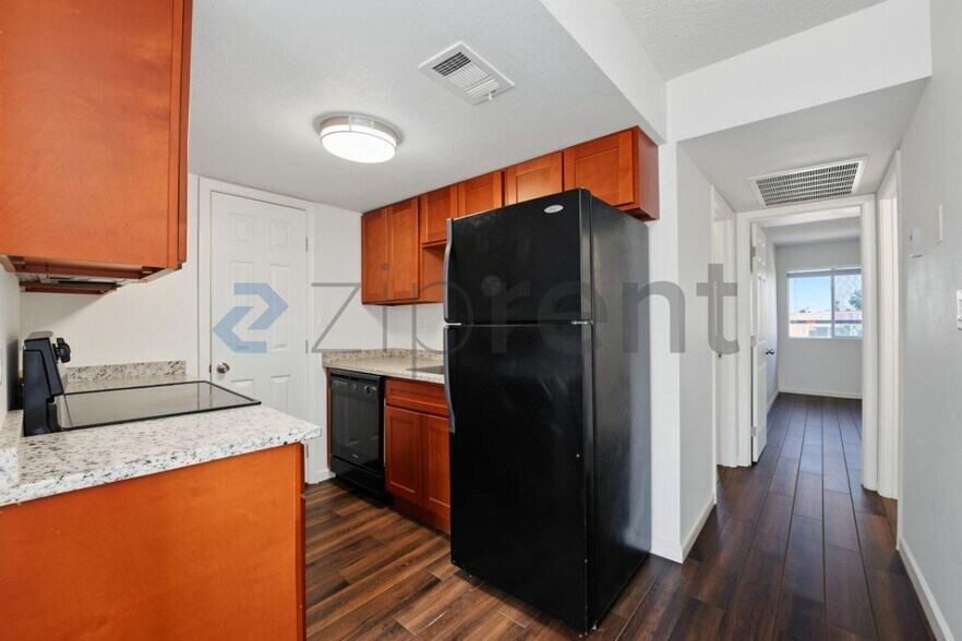Building Photo - Unit 602
