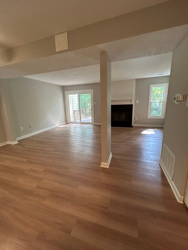 Building Photo - 1712 Early Settlers Rd